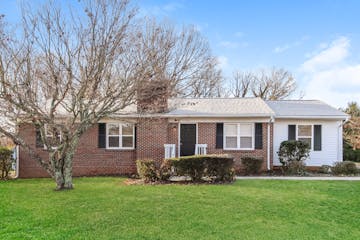 936 ROCK SPRING DR Winston-Salem, NC 27105